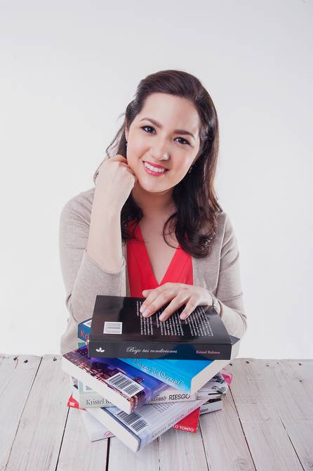 eluniversocom's tweet photo. La ecuatoriana Kristel Ralston lleva 8 años publicando con éxito a través de Amazon Kindle y más escritores se suman a esta plataforma ► https://t.co/gbMjn0Gqgb https://t.co/p7datK0JOe