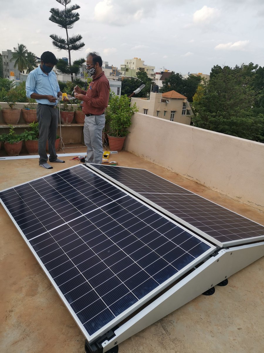 SynergizeSolar's tweet image. Powering office w/ 445Wp Alpha HJT Panels from @RECGroupMedia on Dual Mount Ballast Structure, #Flatfix frm @esdecnederland. E-W orientation is 3% less efficient but these super-efficient panels make up for it. Dual orientation also fits in 20-40% more! 
#RnD #offgrid #testing