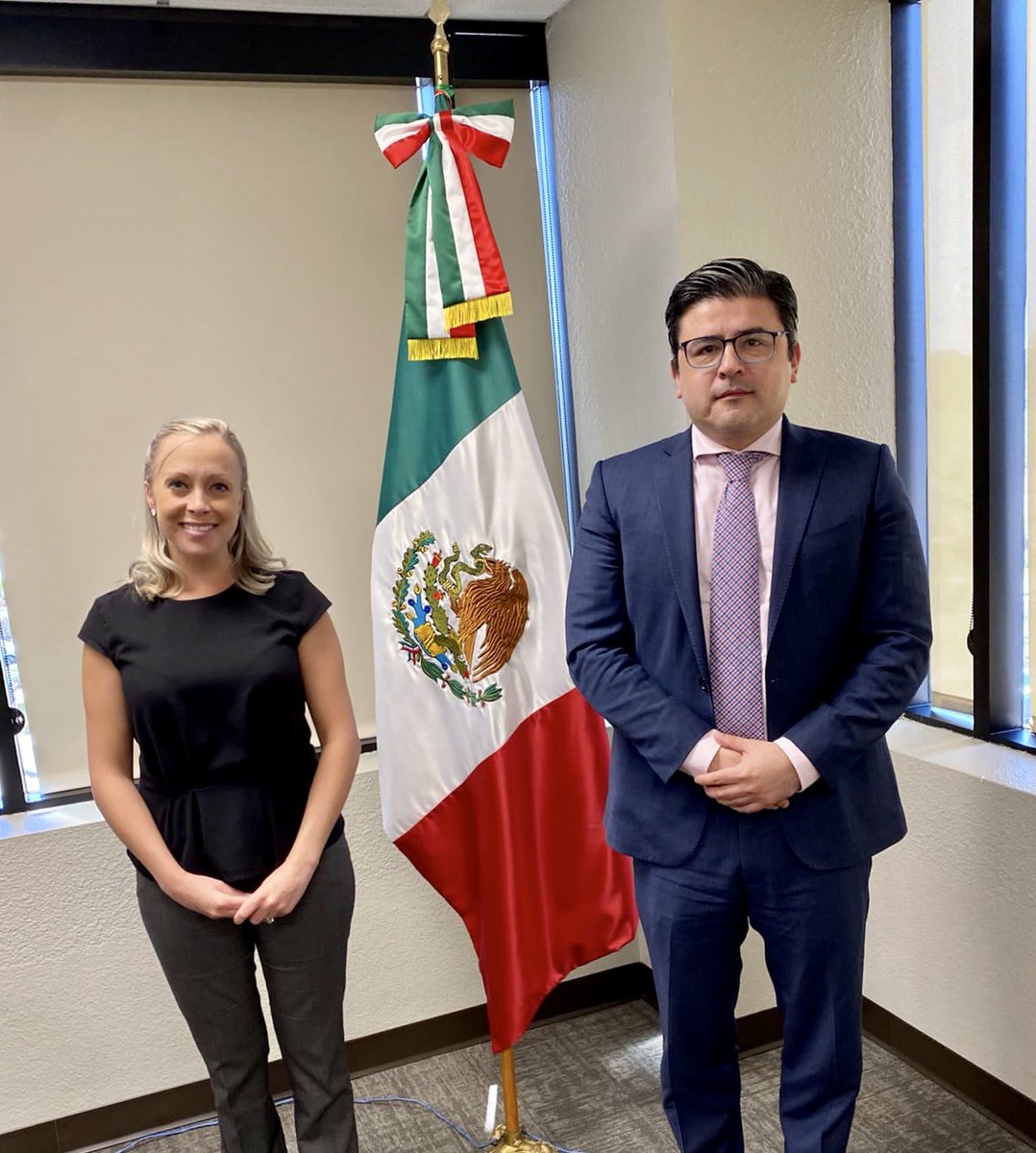 🌐I met today with Kristin Allen, Executive Director of #GlobalTies; we agreed to promote events and projects that encourge understanding among people of different cultural backgrounds. 

🙌🏼I asked her to help us promote 🇲🇽’s  cultural diversity among 🅰️rizonans.