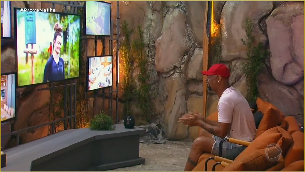 canalestrelastv's tweet photo. O Dinei assistindo é muito eu aqui de casa hahahah #ProvaNaIlha https://t.co/AvyTjFO2jF