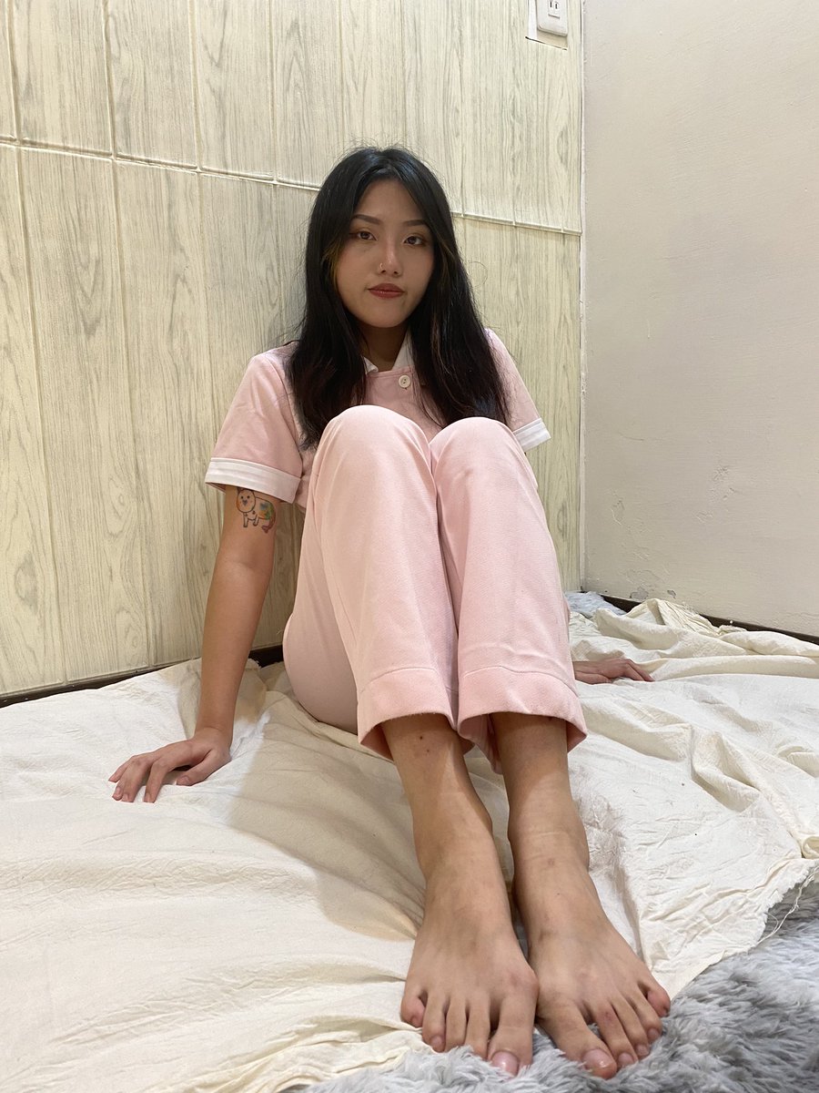 tifh2020's tweet photo. Momo is a dentist assistant. I approached her when she just got off work and asked if she has been tickled before. Surprisingly she is kinkier than I thought and was cool about filming a tickling video.  #tickling #tickle #戀足 #足控 #恋足 #足裏 #くすぐる https://t.co/mP3WSxLEqk