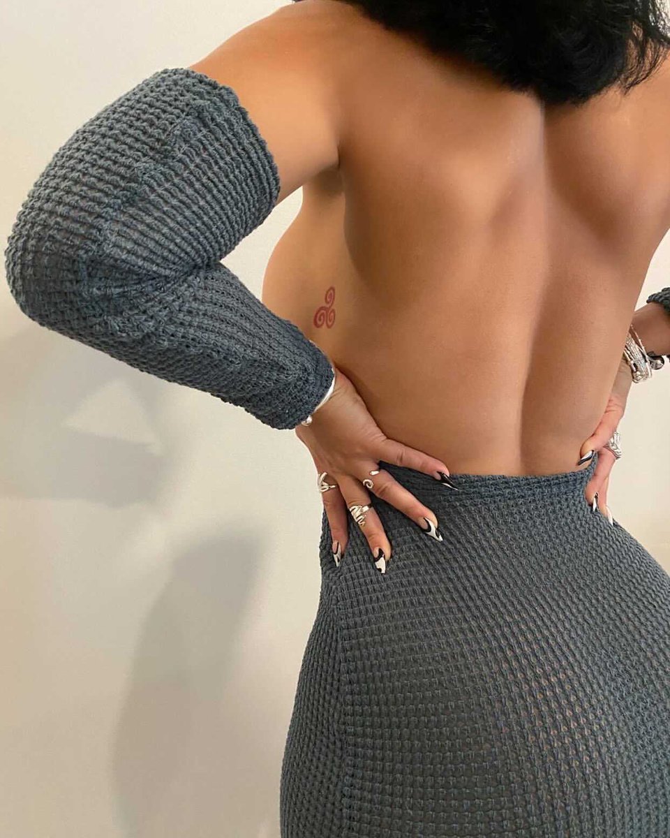 thatsootyy's tweet photo. It’s the dress + the rings for me https://t.co/FW0Md06pwp