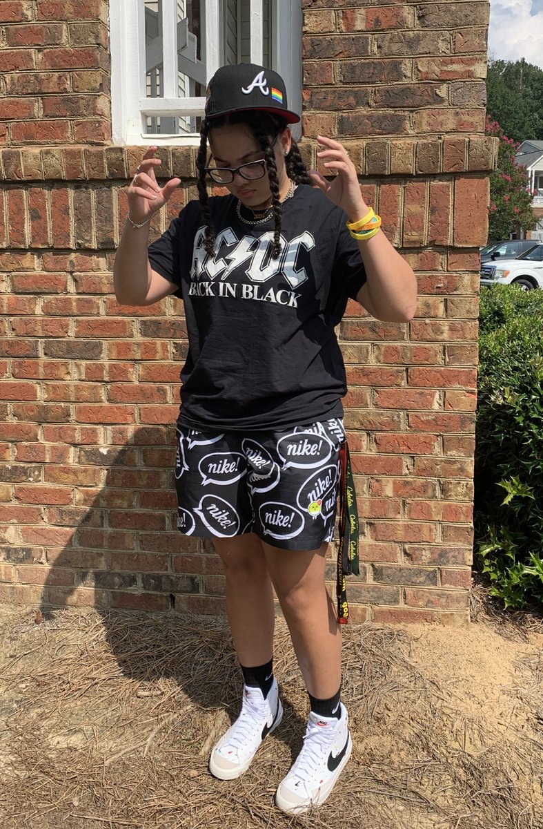 pimpinday_'s tweet photo. hardly seen, always noticed 😤 !
#lastfirstday #seniorszn https://t.co/o9monnqOgM
