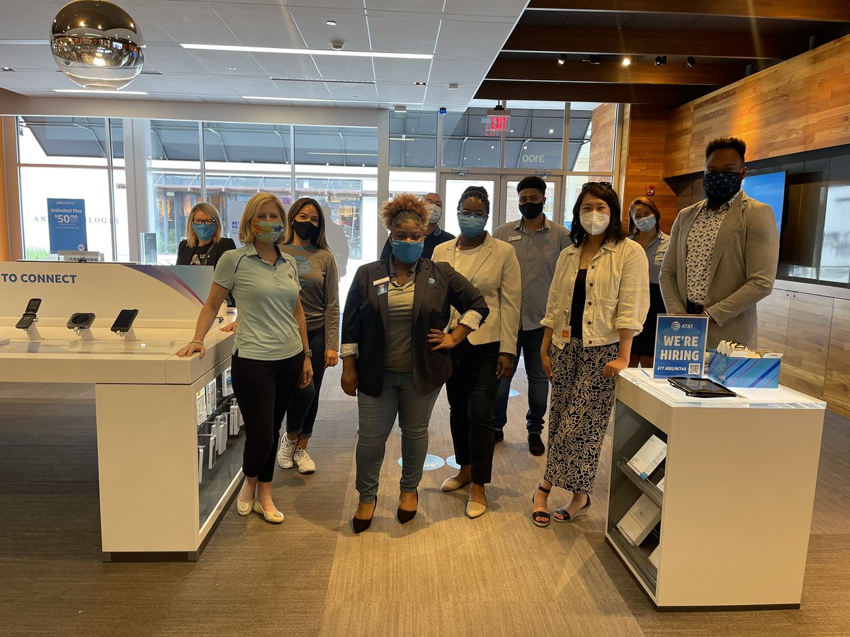 Justin_Grant__'s tweet photo. On behalf of “The Collective✊🏾” and The Columbia Mall team we would like to thank Angela Santone (SEVP - HR) &amp; Emily Chin (AVP Chief of Staff) for stopping by, dropping knowledge and having some fun as we greatly appreciated it &amp; hope to see you again.
#SWAT
@ATT https://t.co/TKbI4QtGvW