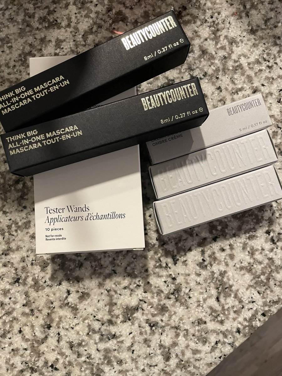 lester_taryn's tweet photo. I’m in love with these new make additions. #beautycounter #cleanbeauty https://t.co/VGRiovNdul