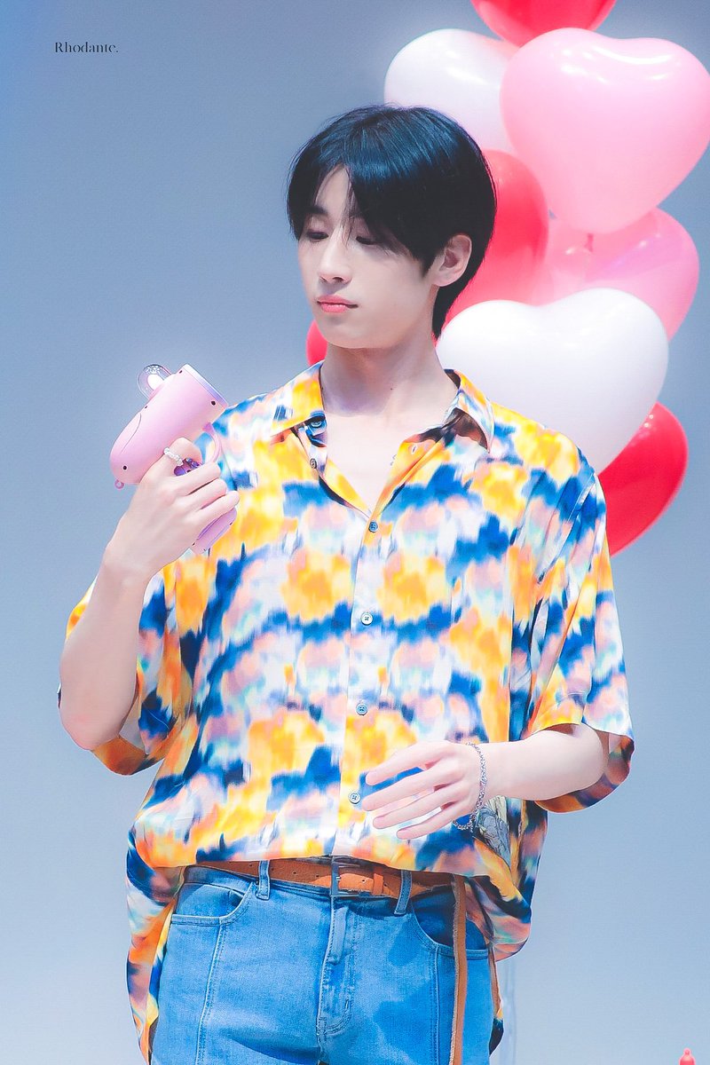 Rhodante_sw's tweet photo. 210710 애플뮤직 코바코홀 팬사인회 한승우 HQ❣️

아니 이게 왜 안 나오지..❔(.﹒︠₋﹒︡.)

#한승우 #승우 #우야 #wooya #빅톤 #VICTON #seungwoo #HANSEUNGWOO #다시만나 https://t.co/GBtvOJNKxt