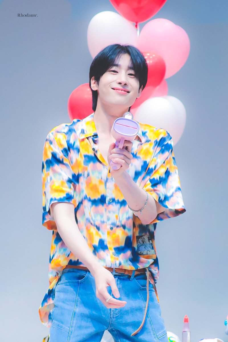 Rhodante_sw's tweet photo. 210710 애플뮤직 코바코홀 팬사인회 한승우 HQ❣️

아니 이게 왜 안 나오지..❔(.﹒︠₋﹒︡.)

#한승우 #승우 #우야 #wooya #빅톤 #VICTON #seungwoo #HANSEUNGWOO #다시만나 https://t.co/GBtvOJNKxt