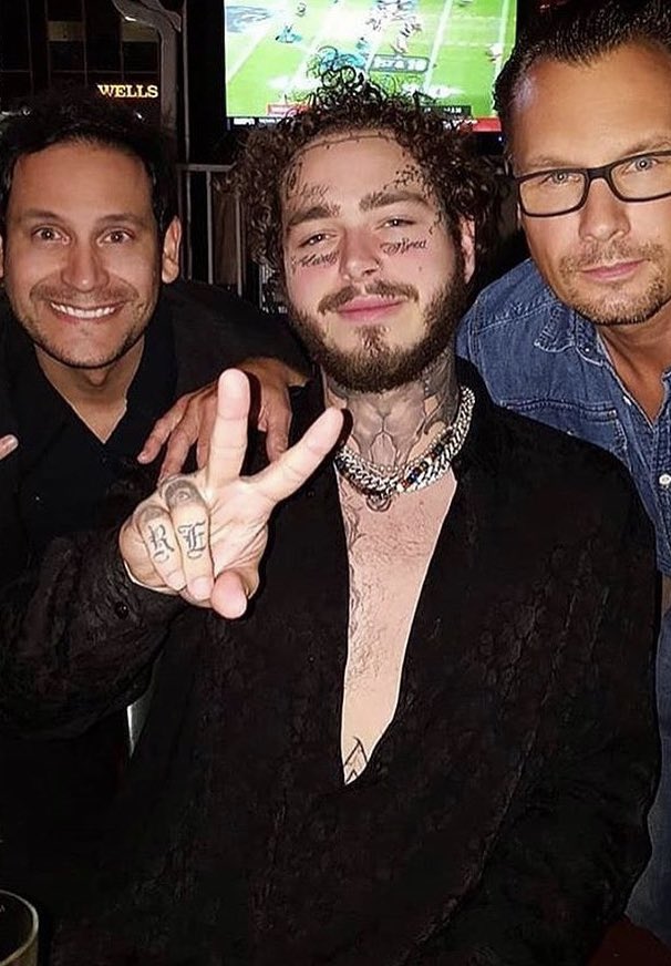 almondblondies's tweet image. His power if he grew his hair back to this length again &amp;gt;