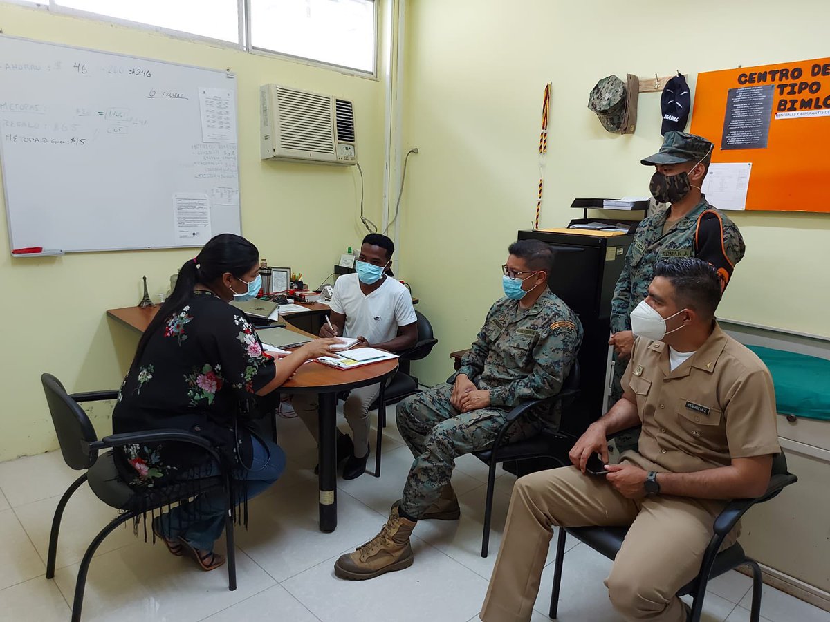 SaludImbabura's tweet photo. #SanLorenzo | Lady Martínez, Directora del #Distrito08D05 articula acciones con el objetivo de capacitar al personal del Batallón de Infantería de Marina N°11 BIMLOR San Lorenzo que colaborará con el #PlanVacunación9100 #Covid19 en las áreas de difícil acceso, #JuntosLoLogramos https://t.co/VqEdWK56en