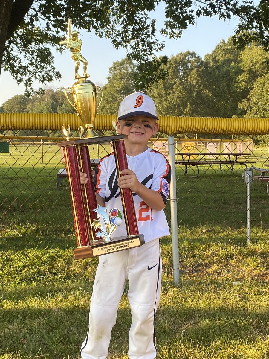 decker_mrs's tweet photo. History was made today! The FIRST ever 8u @Littleleague Michigan State Champions #district7 #Irastrong https://t.co/vvfsMboWn9