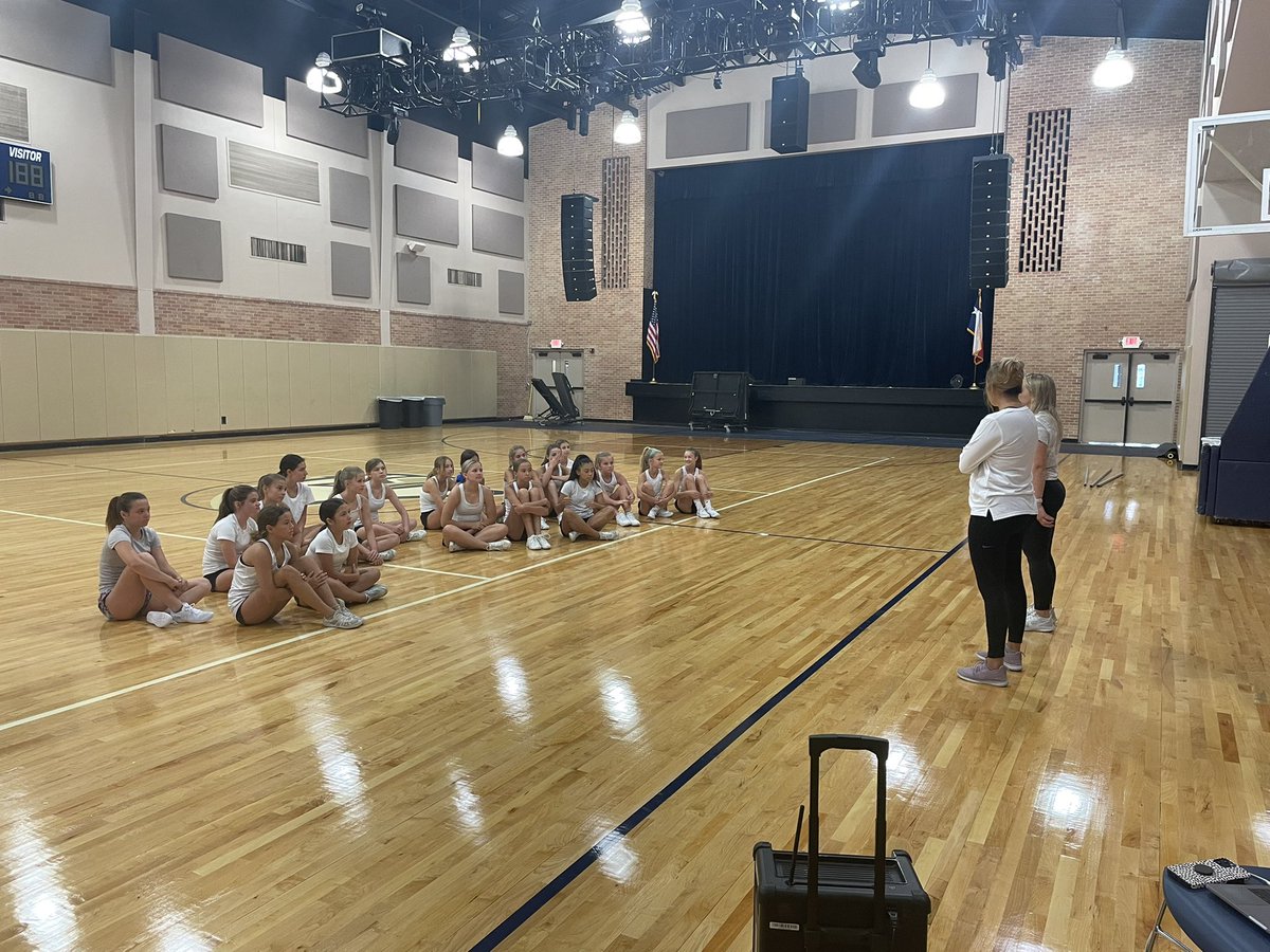 SBS_Athletics's tweet photo. Varsity Golden Girls & MS Spirit back in action for the 21-22 school year!
#SBStogether @TAPPSdance https://t.co/V8YoqMVq52