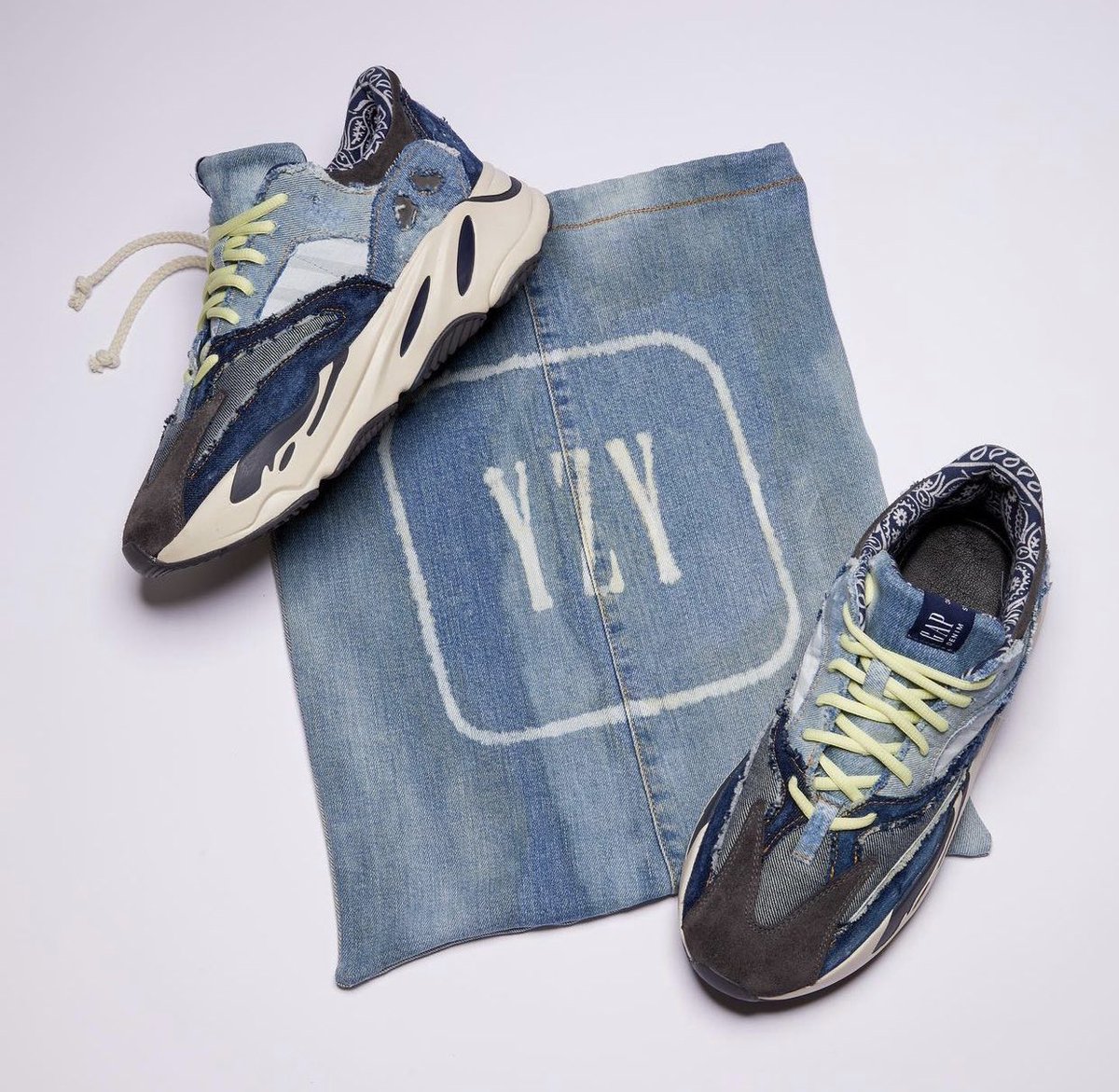 sneakerhack1's tweet photo. YEEZY x GAP 
the Shoe Surgeon custom https://t.co/7abRcWgLeQ