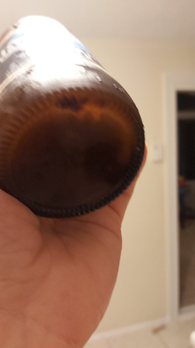 ElizabethLim4's tweet photo. @BlueMoonBrewCo So disappointing when you go to drink your beer and there is stuff floating around in the bottle. https://t.co/jiFIy2tRNp