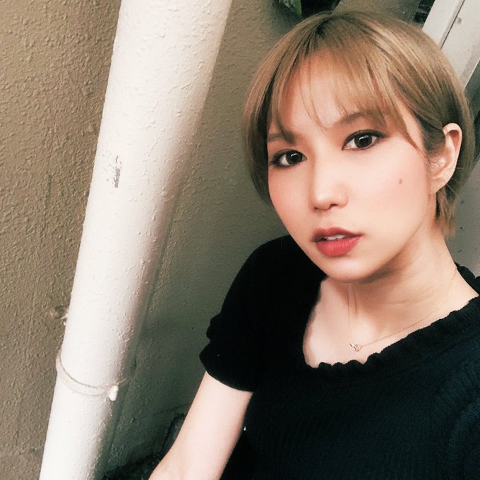 日焼けしたので今年の夏はギャルになろうと思います。 https://t.co/fXhWu29otP