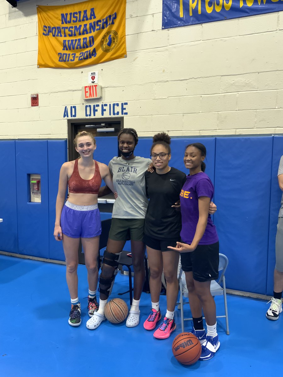 ushoops's tweet photo. 😲🎇 4 from 1 HS➡️@blairbucs
⚒️Hard to Beat & Already Hard at Work!
You only make this pick if you have @IvyLeague Grades & Top 20 offer(s)⬇️
@jaylinhartman2 @tabbie777 @oliviamiles06 @TaraJohnson... & more!
@NJLadiesHoops @BatoulyCamara @NYGHoops @InsiderExposure @CGBR27 https://t.co/Corwb4gmJ2
