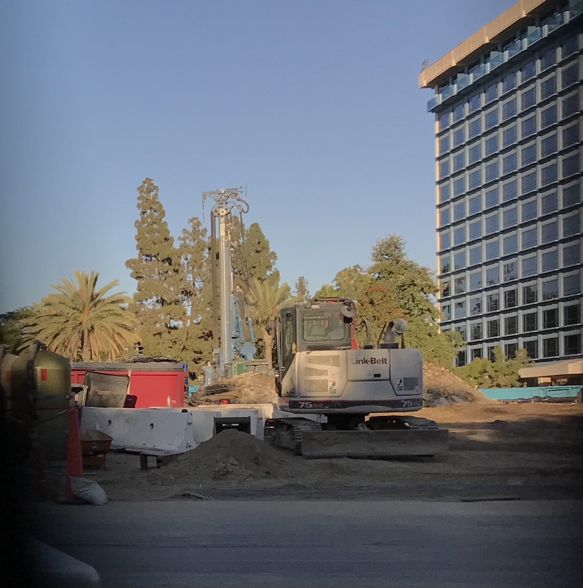 MagicAndWalnut's tweet image. Vertical construction on the #DisneylandHotel’s new #DVC tower has begun with installation of a row of metal pilings (peeking out over the top of a construction fence) near the Goofy’s Kitchen/Conference Center building. Nearby, a construction crew grades and preps the site.