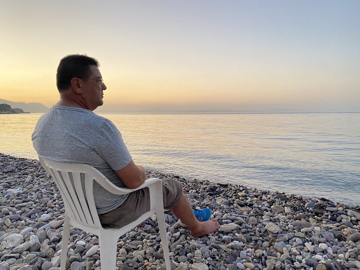 MuhammetTokat48's tweet photo. Saat 05:58
Ortalık aydınlanmak üzere…
Arkamda Milas yangını;tam karşımda Marmaris’in tüten dumanları… https://t.co/qdukDjvezK
