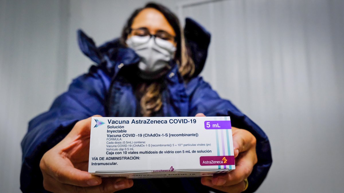 EnriqueAlfaroR's tweet photo. Hace unos minutos llegaron a Jalisco 283 mil vacunas AstraZeneca contra el #COVID19 para seguir avanzando con la jornada para personas mayores de 30 años del AMG. Además de que podremos seguir con las segundas dosis para mayores de 50 años en el interior del estado. https://t.co/rubUvJstjU