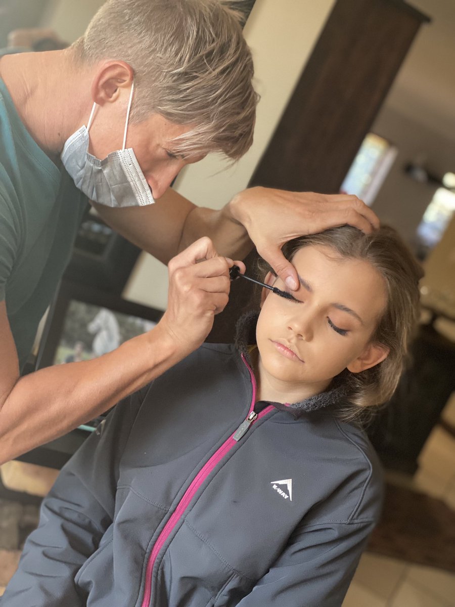 nadia_vorster's tweet photo. Ek sien uit na ons fotos vir ons nuwe enkelsnit ‘You and me’ wat binnekort vrygestel word. 

@themarketingzoo 
@WillemBotha 

#nuwemusiek #country #photoshoot #makeup #motheranddaughter #duet #zoothings #jesus #hope #family https://t.co/pB2SXo9PZd