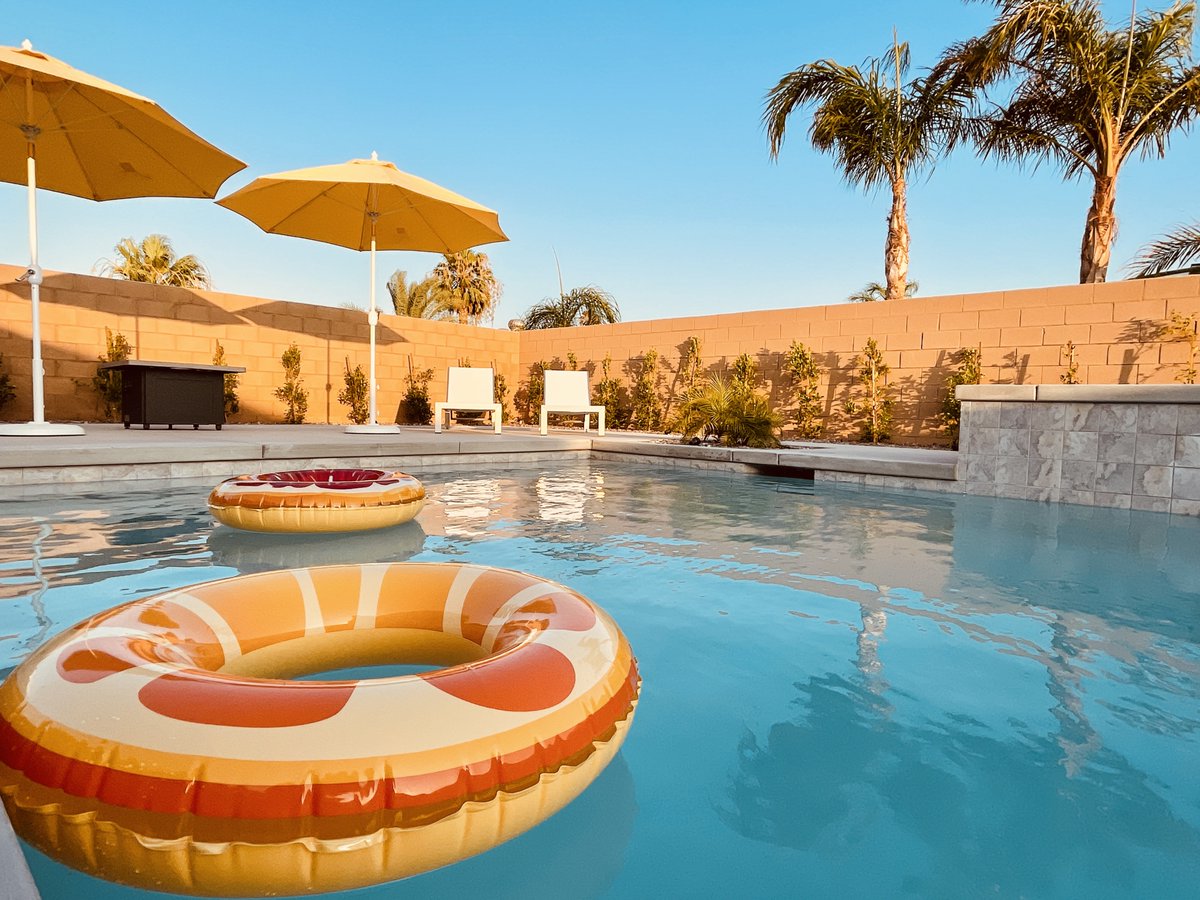 What a way to start off the week, than a dip in the pool with <a href="/TEDDYHAMILTON14/">TEDDY HAMILTON</a>.. thanks for dropping by man.