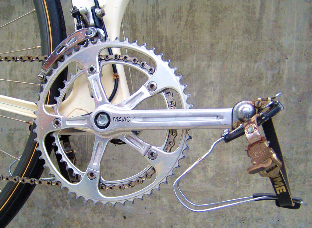 dorfman_baruch's tweet image. The idea of using magnesium to build a bicycle #frameset is nothing new. One of the first ever to hit the scene was Frank Kirk&apos;s 1980s bike that looked like Swiss cheese, albeit very tasty cheese autoevolution.com/news/ducati-s-…