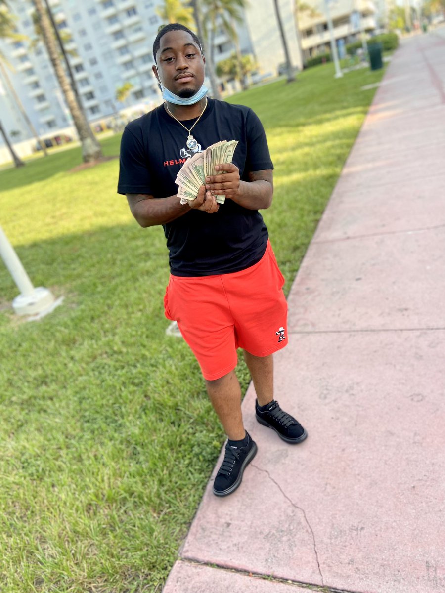 newmoney_c's tweet photo. NO CAPTION NEEDED🚦🖤🦾 https://t.co/0xBiQYNyv4