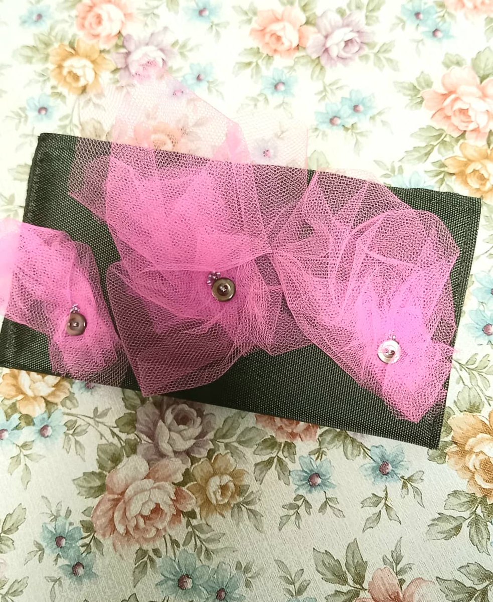 Mari__Rowan's tweet image. I made smartphone case

with water repellent cloth.

撥水生地でスマホケースを作りました。

#waterrepellent #tulle #shellbuttons 
#smartphonecase
#スマホケース #撥水生地
#チュール #貝ボタン