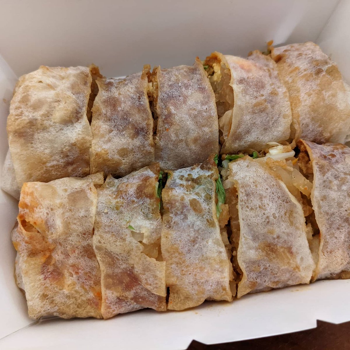 YasukosHomeCook's tweet photo. Siew Mai &amp; Popiah from TANGS Market (food court)
TANGS Market(フードコート)のシュウマイとポピア
https://t.co/Qi4gVNGPMA

#singaporefood #siewmai #popiah #tangs #foodcourt #シンガポール料理 #しゅうまい #ポピア #ダンクス #フードコート https://t.co/IBtcQdNcz9