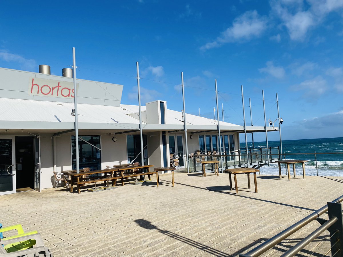 AffordableCS's tweet image. Our group enjoying their lunch at Hortas.🍷
#hortas
#affordablechauffeur
#affordablechauffeurservices