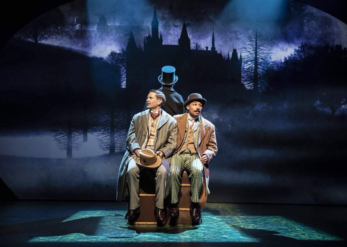 McBrydeRyan's tweet photo. Here’s a little sneak peek of our comedy #Baskerville premiering @mercurytheatre this week.
@RichardEde1 @NaomiPetersen
@MarcPickering @PhilYarrowActor
#EricStroud play 43 characters from the Sir Arthur Conan Doyle’s Classic Thriller!
📸 @peachyraith https://t.co/ifQaMKZXMw