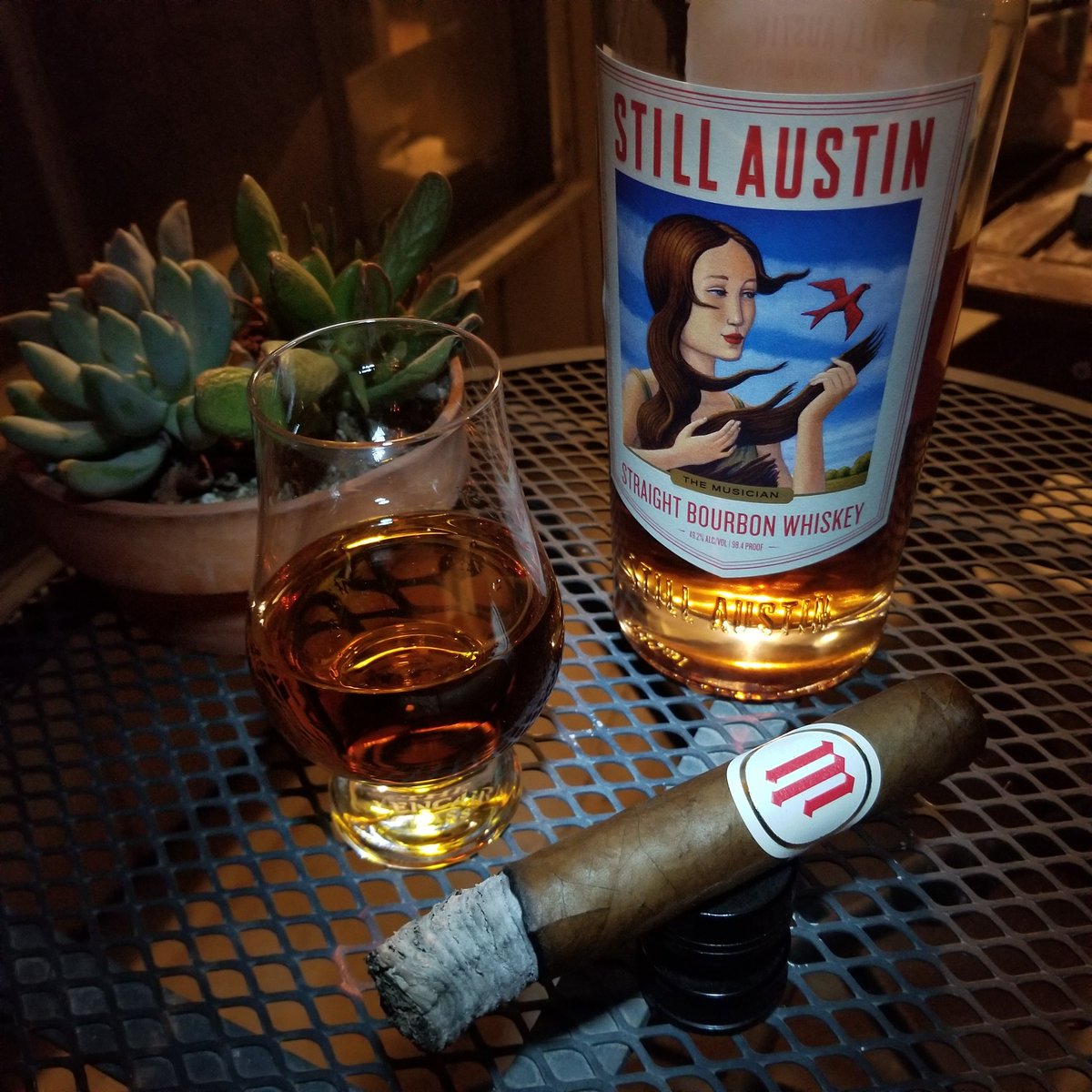 ImaTexican8's tweet photo. Enjoying #MilMonday w/ some great #StillAustin #TheMusician! #CrownedHeads #MilDias #CYOP https://t.co/zeKOZOjg09