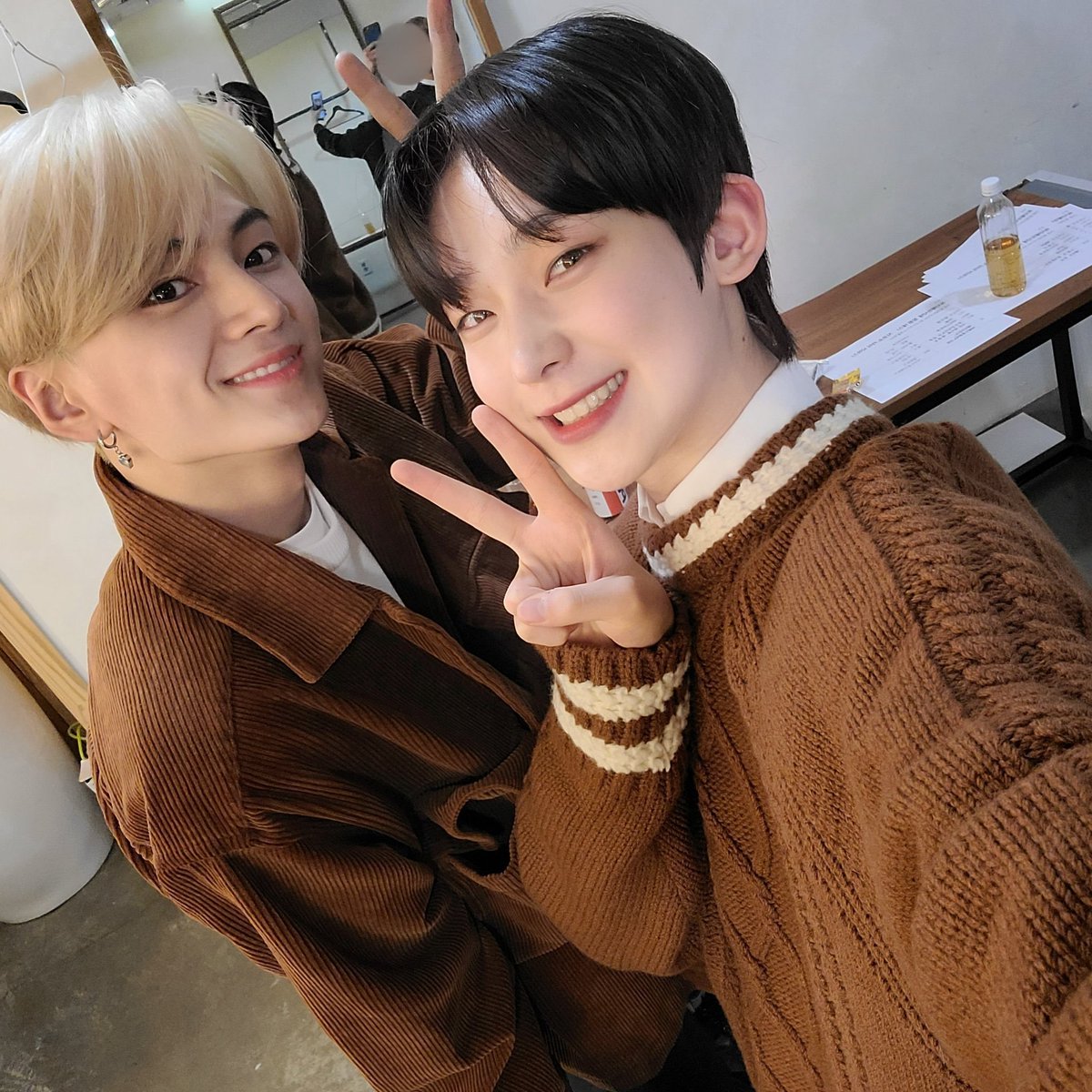 connectenhypen's tweet photo. sunjay aka foxz selcas

a thread;

#SUNJAY #SUNOO #JAY #ENHYPEN https://t.co/qX78orLf4n