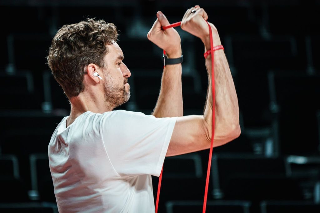 miqueliceta's tweet photo. Vuestra impecable trayectoria merece todo reconocimiento, #LaFamilia. 
Todo el país 🇪🇸 os quiere y os admira. Tres medallas olímpicas, un mundial y tres europeos. Inolvidable. 
Gracias @paugasol @MarcGasol por vuestro inigualable liderazgo y por enseñarnos el valor de equipo https://t.co/boKpoYBaqq