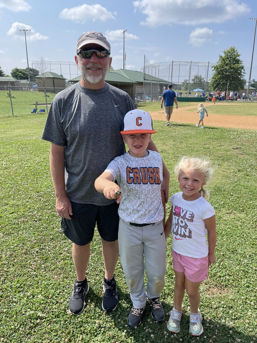 tarandowns's tweet photo. Happy birthday @RobbyKnight!! Best dad and grandpa around. We love you! https://t.co/tgwgldOUUl