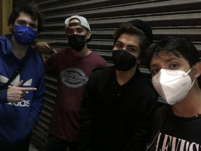 Foto con los panas ✨ https://t.co/Pfja2R8qRo