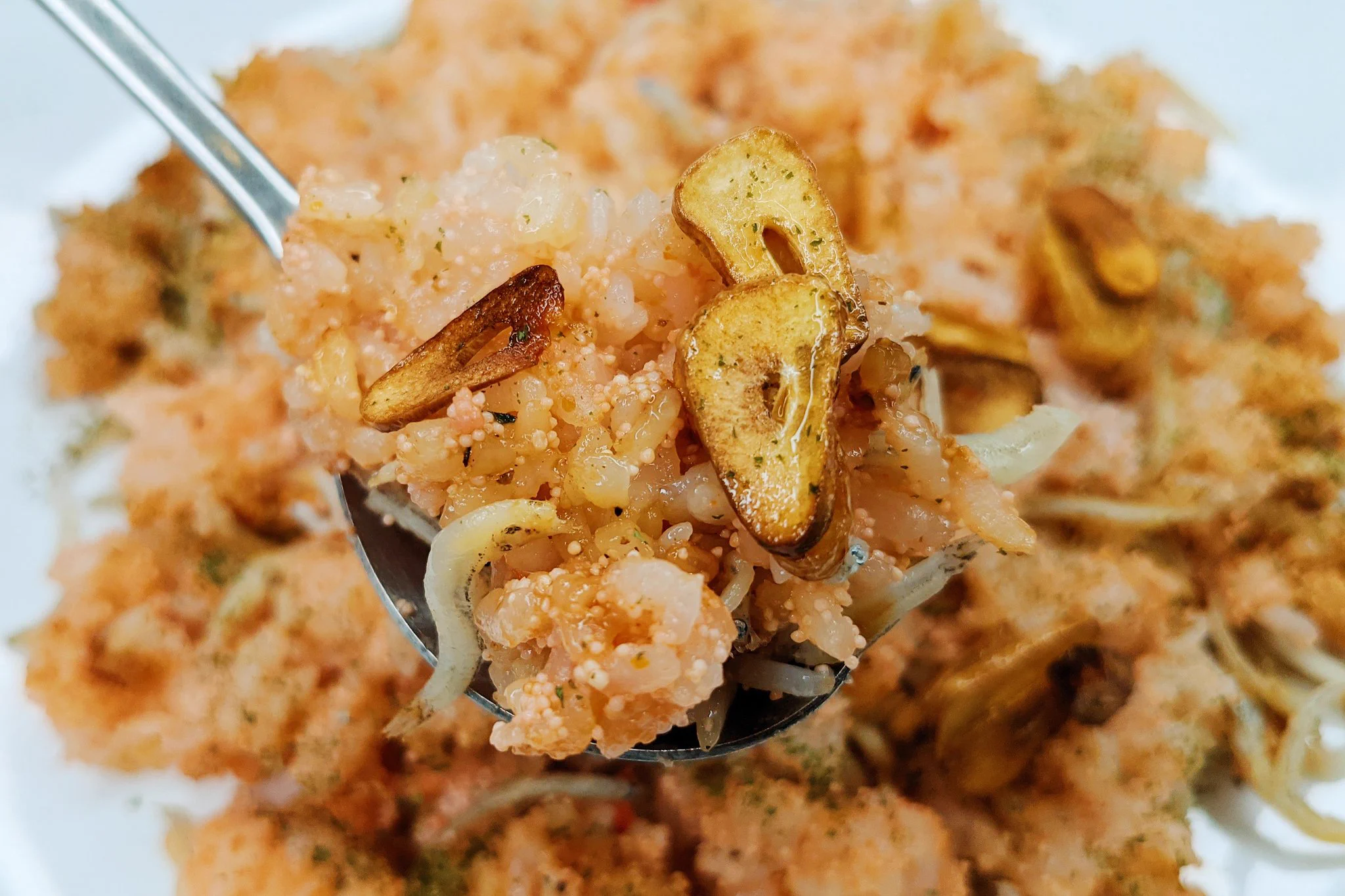 必要な材料も少なくてお手軽に作れちゃいそう！とっても美味しそうなガーリックライスレシピ！