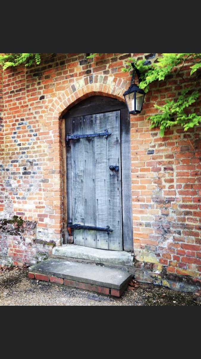 5 years ago today I was on the set of Breathe! Directed by <a href="/andyserkis/">Andy Serkis</a> and produced by Jonathan Cavendish....What a lovely location and great film to be part of!!! Time flies!!! #actress #Breathe #andyserkis #jonathancavendish #truelovestory #biograpghy #drama #woodendoor