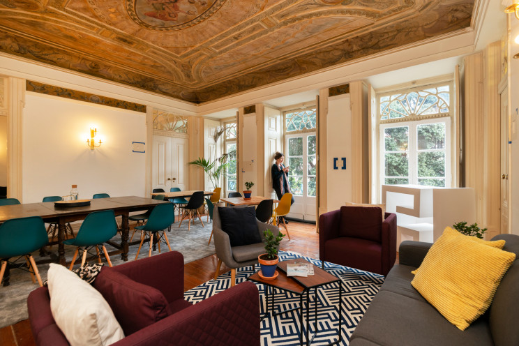 ApiaxCOM's tweet image. Did you know #Apiax office in Lisbon is located in The Fintech House?

Apiax shares this coworking space with other #FinTech companies, allowing a more productive environment and a wide range of workplace settings.

Check out our job openings in Lisbon 👉loom.ly/XVuC4jg