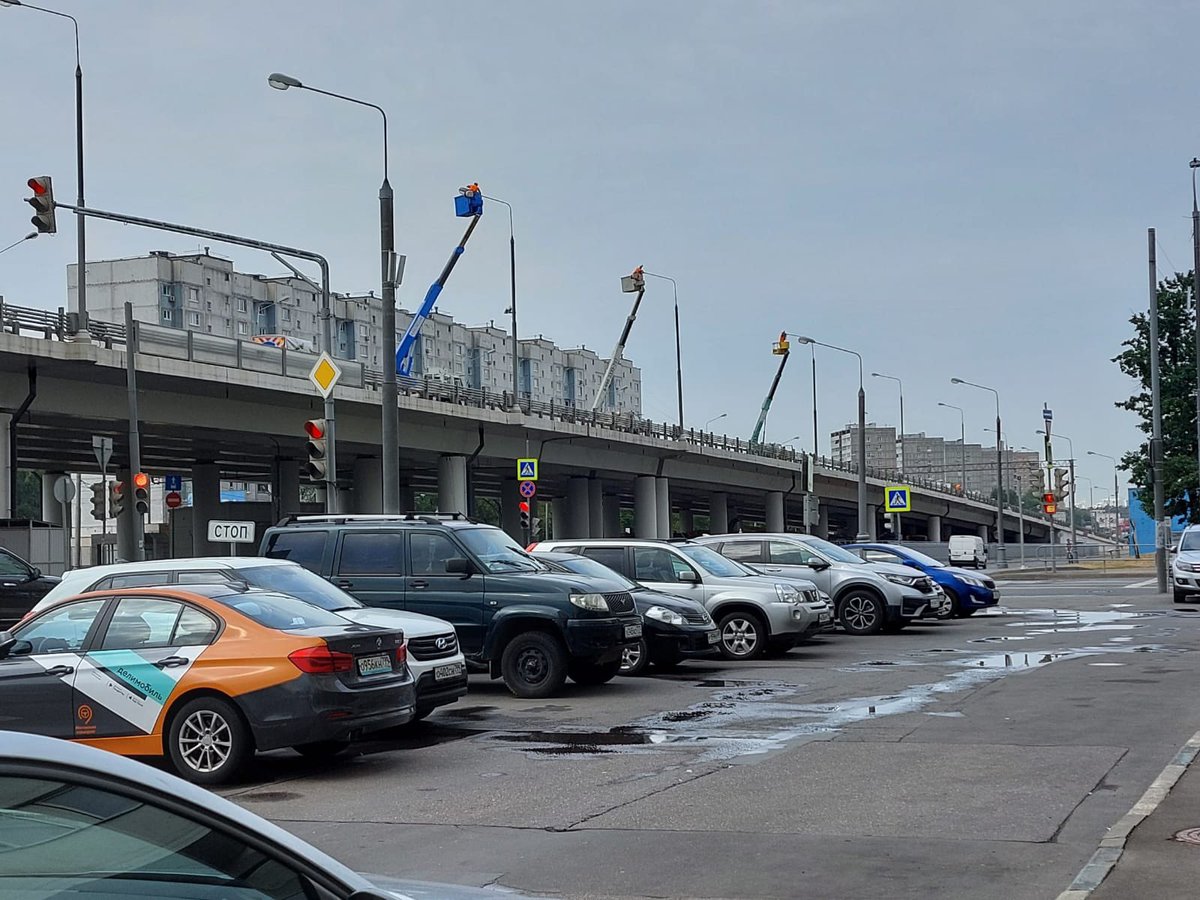 uprava_Yar's tweet photo. ДА БУДЕТ СВЕТ! 

Сотрудник АО "ОЭК" проводят профилактические р��боты по обслуживанию мачт городского освещения, расположенных вдоль Ярославского шоссе.

По вопросам эксплуатации наружного освещения можно обратиться по тел. горячей линии АО «ОЭК» (диспетчерская): 8 (495) 587-87-60 https://t.co/newfTsw5Kn