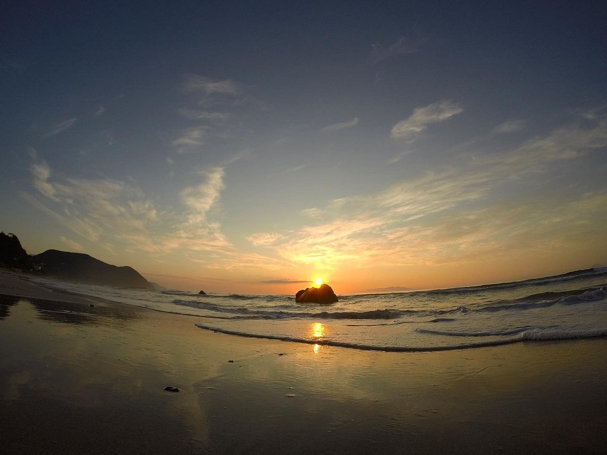 caimanjp's tweet photo. Can’t decided 1,2,3 or 4 .. #gopro #写真好きな人と繫がりたい #写真撮るのが好きな人と繋がりたい #goproshoot #sea #sealife #sunrise #良かったと思ったらRT https://t.co/zDMVvm5qfk
