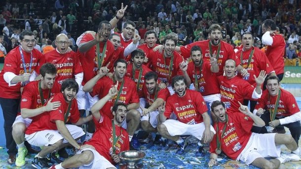 ganchetto's tweet image. Por poner todo en perspectiva... 

España, medallas en baloncesto (1935-2000):  

🥈JJOO
🥈🥈🥈🥈🥉 EuroBasket

España, medallas en baloncesto (2001-2021):  

🥈🥈🥉JJOO
🥇🥇Mundial
🥇🥇🥇🥈🥈🥉🥉🥉 EuroBasket

Esta generación nos ha cambiado la vida. Y lo que nos queda. GRACIAS.