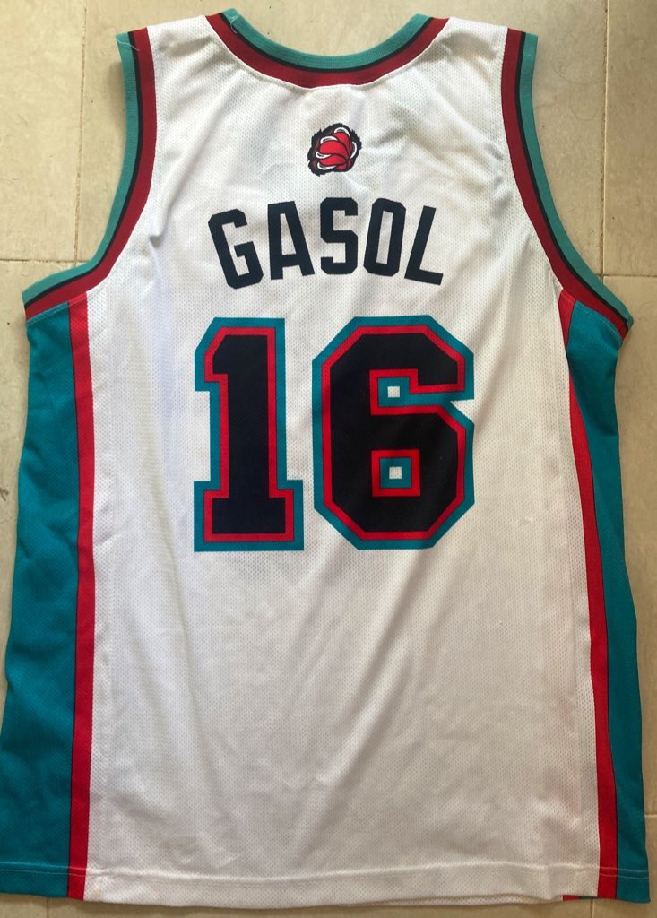 Gràcies <a href="/paugasol/">Pau Gasol</a> !! #GraciasPau #GraciesPau