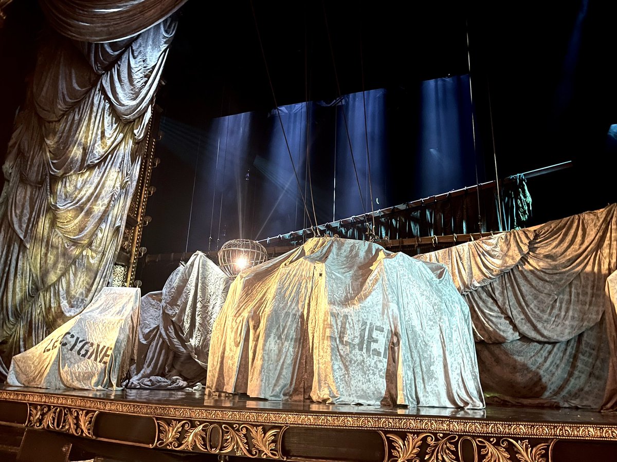 birkett_ben's tweet photo. @PhantomOpera Can’t believe it’s been a week since opening night! 😱 https://t.co/XIgeE3WQXo