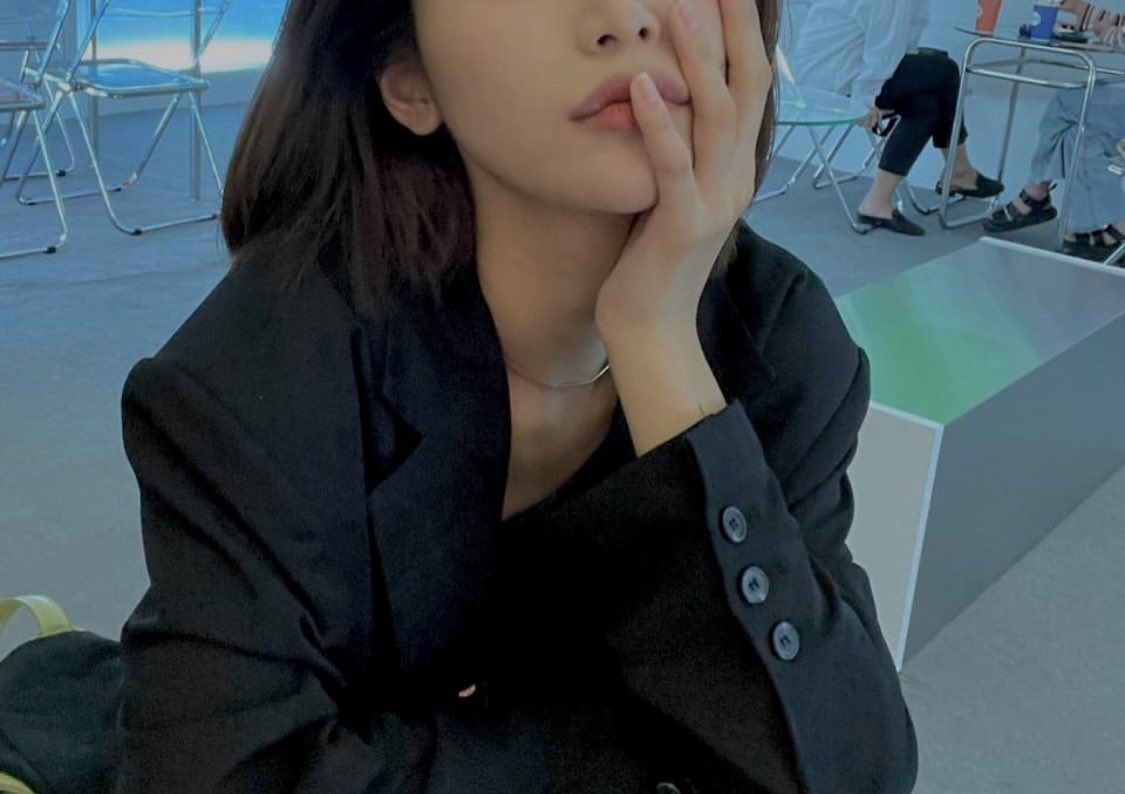 ||: I’ll be putting this account on update/rest mode for a while and will be more active on my newly made side account. If anyone would like to be followed from there, do leave a trace under this tweet! You can like or reply, it’s up to you. Anyway, here’s a clue for my muse.