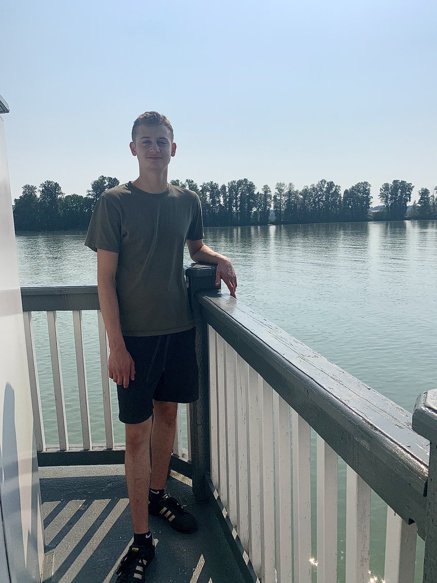 Little Paddlewheeler cruising on the Fraser River with family today for #BCDay - pretty great way to enjoy nature and learn some local history. Saw fish jumping and seals pouncing after them. #paddlewheeler #Vancouver #sweetride