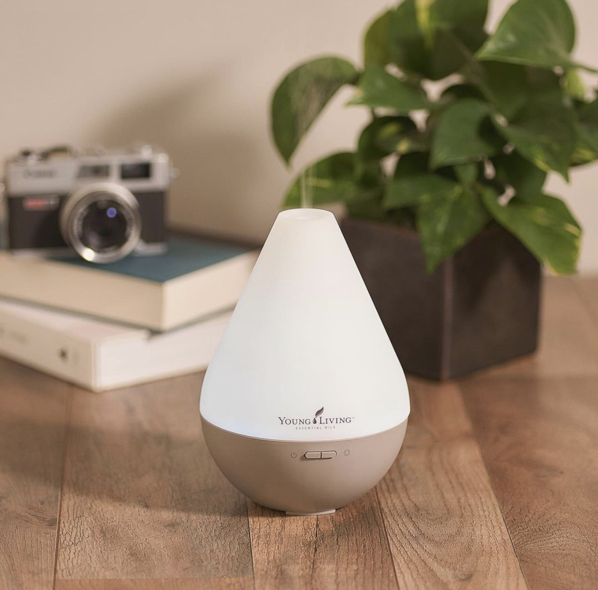 YoungLivingAF's tweet photo. Inspired by the purity and elegance of a drop of morning dew💧, the #DewdropDiffuser’s design reflects Young Living's dedication to providing high-quality products.
What are you diffusing this morning?💡✨#YLEO #YLAtHome #DiffuseAndBloom #YoungLivingAfrica
📸 @younglivingmexico https://t.co/YNp1dpFjWL