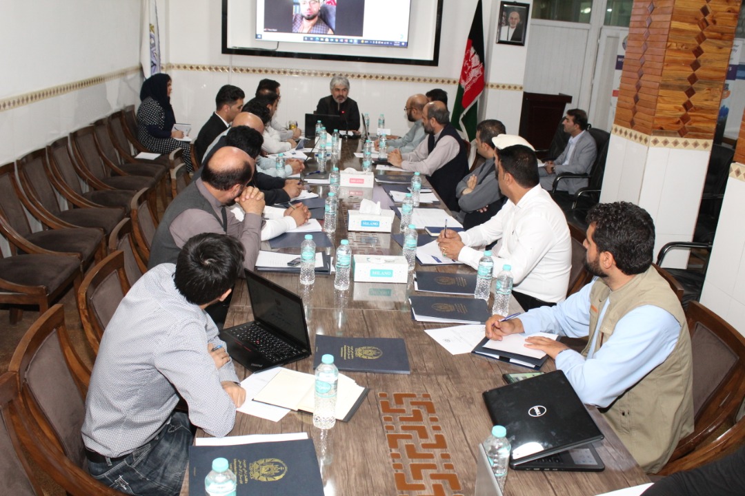 ccnpp_afg's tweet photo. تدویر برنامه رهنمودی از سوی معینیت شاروالی های اداره مستقل ارگانهای محلی برای شاروالان ۱۱ شهر
رهبری معینیت #شاروالی های اداره مستقل ارگانهای محلی برنامه ای را به منظور تامین  در تالار کنفرانس معینیت شاروالی ها دایر نمود.
#IDLG #Afghanistan https://t.co/aD1SLyqqgU