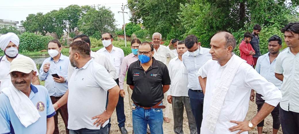 ArCooperative's tweet photo. विकास खण्ड खतौली के अंतवाड़ा गांव में मुख्य विकास अधिकारी, महोदय की प्रेरणा से पुनर्जीवित की गई पूर्वी काली नदी का भ्रमण जल शक्ति मंत्रालय भारत सरकार के विशेषज्ञों द्वारा किया गया।
@DmMuzaffarnagar 
@CDOMuzaf https://t.co/5SDpGSMDLu