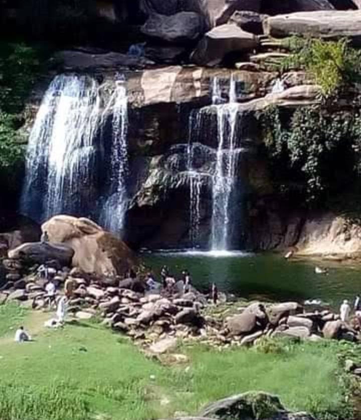 Advpakistan1's tweet photo. Narar Waterfall
#Narar #waterfall written as #Narar but pronounced as #Narrh this #waterfall can be seen on your way to the #Panjpeer #rocks. In fact, you can only find this #waterfall during late #summers. #Narar #waterfall #Kahuta #PanjpeerRocks #mountains #BeautifulPakistan https://t.co/5GABRI1Y1Z