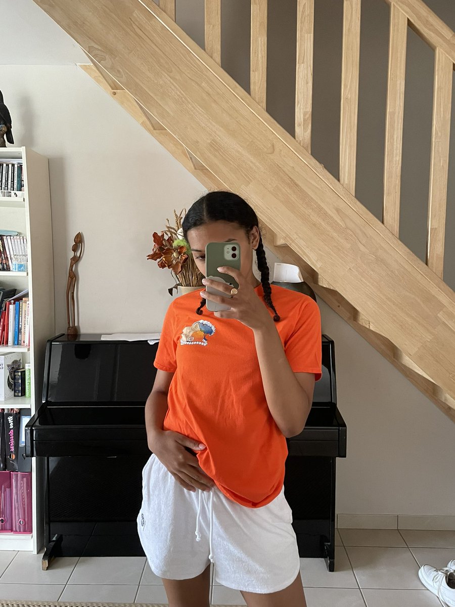 roronoaswifee's tweet photo. Bonjour pour ceux qui ont pas vu mon t-shirt il est trop beau https://t.co/rWkFanypnx